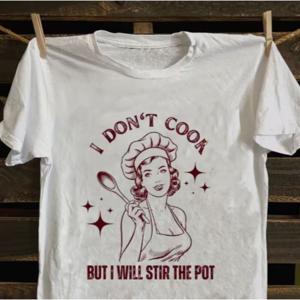 Humorous Chef Tee “I Don’t Cook But I Will Stir the Pot” Graphic Cooking T-Shirt